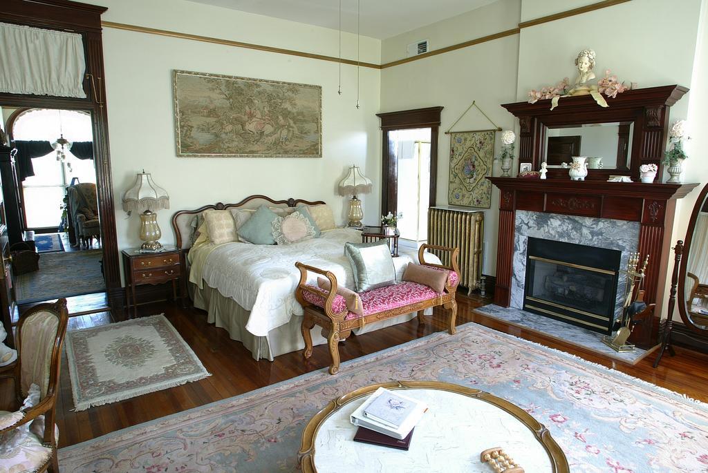 Beall Mansion An Elegant Bed & Breakfast Inn Элтон Номер фото