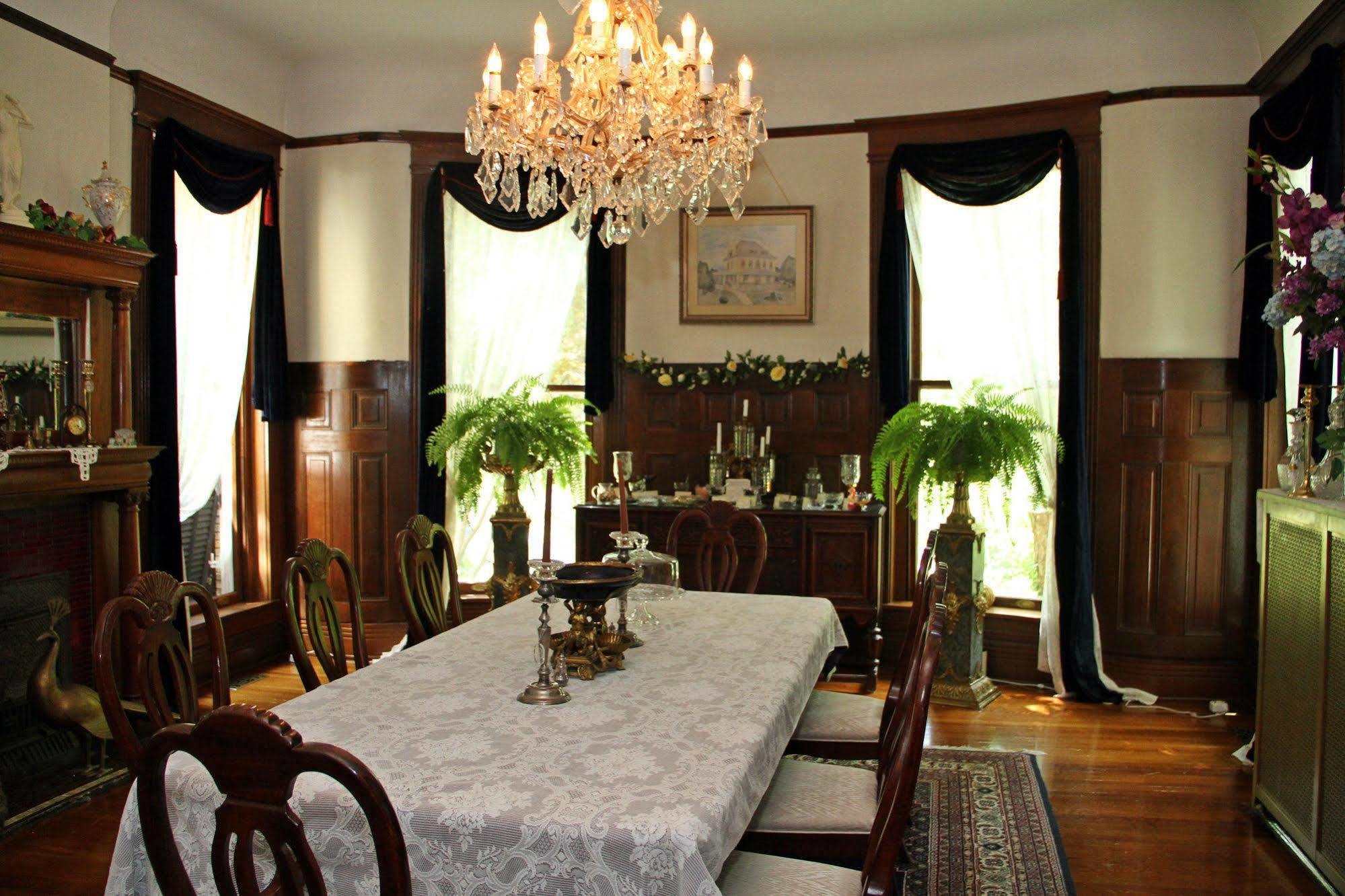Beall Mansion An Elegant Bed & Breakfast Inn Элтон Экстерьер фото